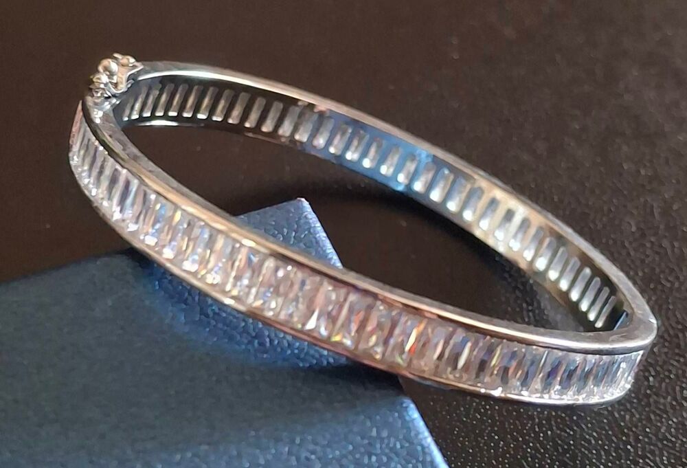 CERTIFIED GRA Genuine Moissanite Diamond 11.8 Ct.VVS1 Baguette Bangle Bracelet - Picture 2 of 12